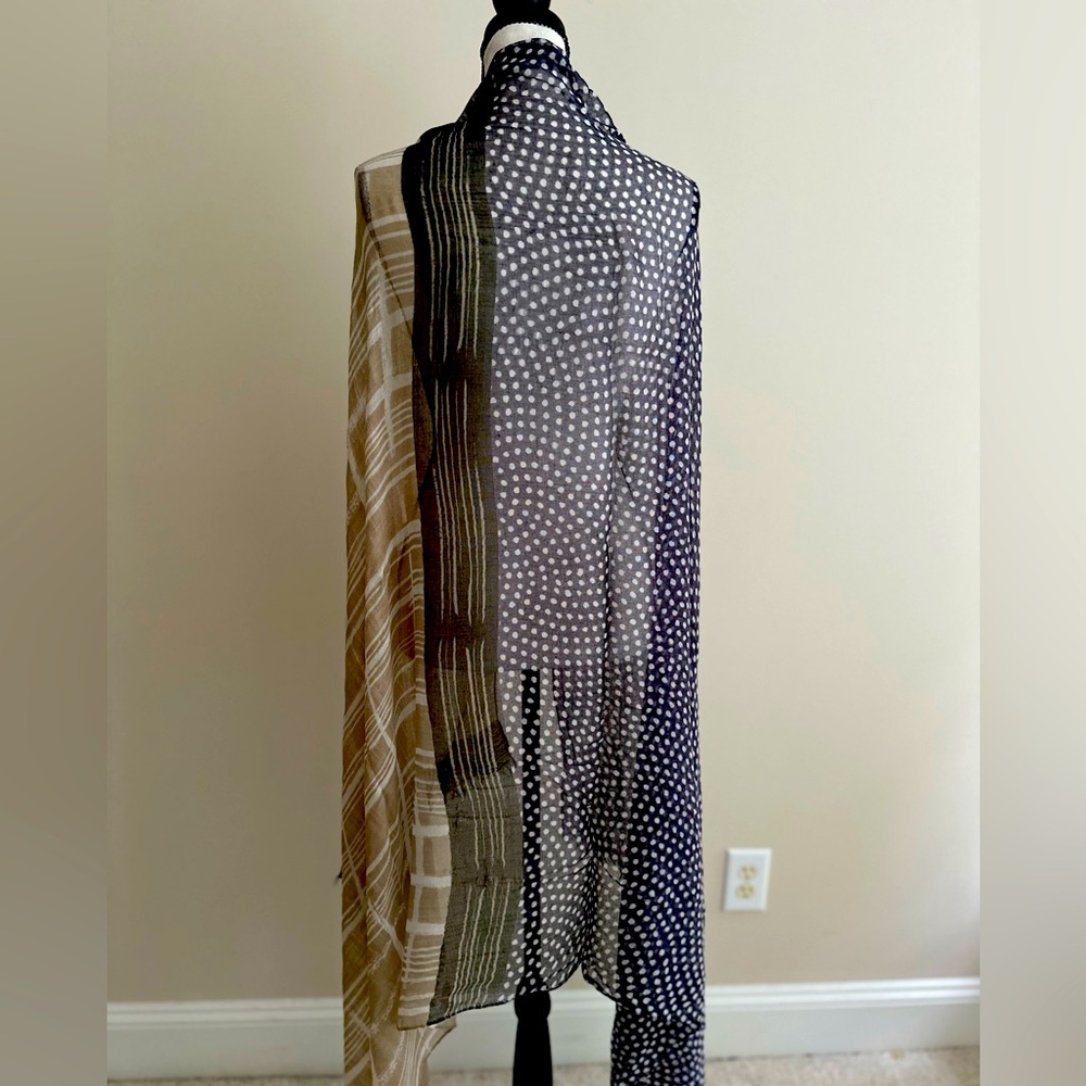 Nordstrom Black and Cream Patterned Scarf
